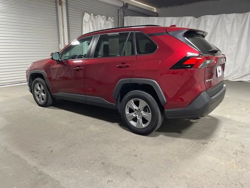 Used 2022 Toyota RAV4 XLE w/ Convenience Package FWD image 5