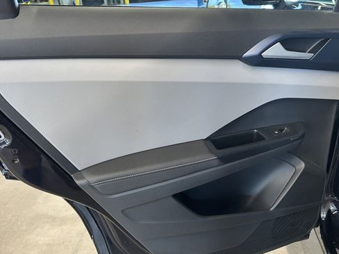 Used 2024 Volkswagen Taos SE image 13