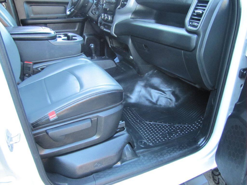 Used 2022 RAM 2500 Tradesman w/ Chrome Appearance Group AWD/4WD image 13