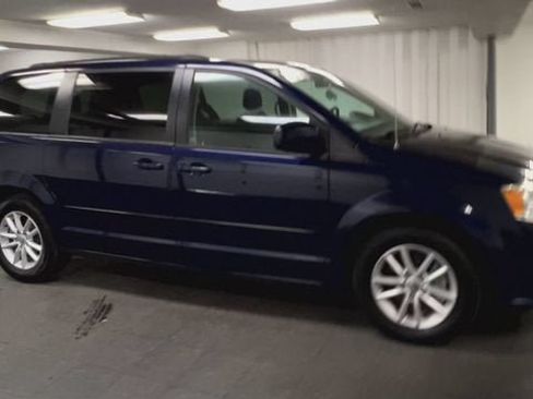 Used 2016 Dodge Grand Caravan SXT w/ Rear Park Assist Package FWD image 2