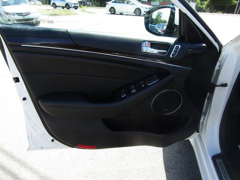 Used 2016 Kia Cadenza Limited FWD image 15