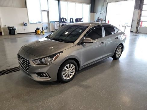 Used 2022 Hyundai Accent SEL FWD image 3