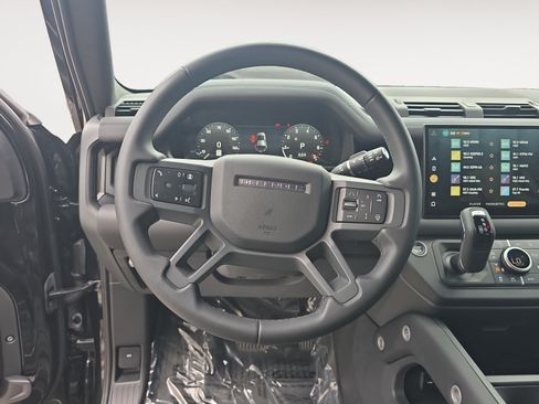 Used 2025 Land Rover Defender 110 X-Dynamic SE AWD/4WD image 13
