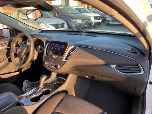 Used 2019 Chevrolet Malibu LT image 13