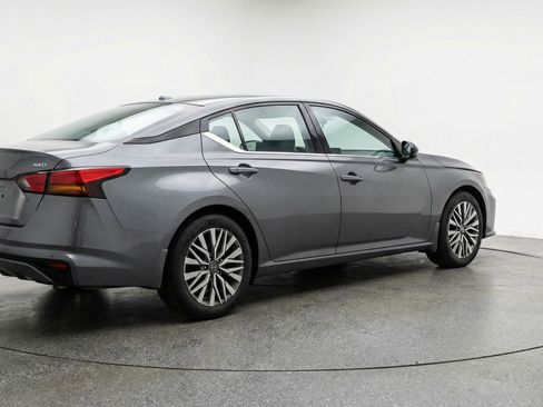 Used 2025 Nissan Altima 2.5 SV FWD image 9