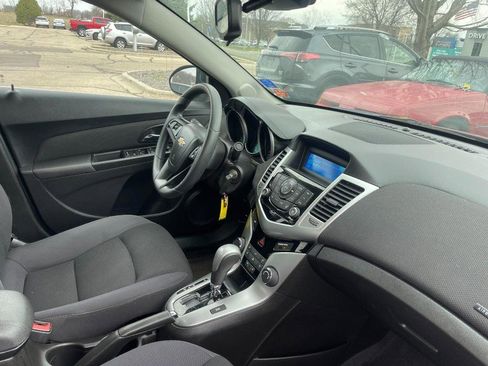 Used 2015 Chevrolet Cruze LT FWD image 2