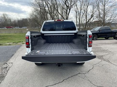 Used 2025 Nissan Frontier SV w/ SV Convenience Package image 15