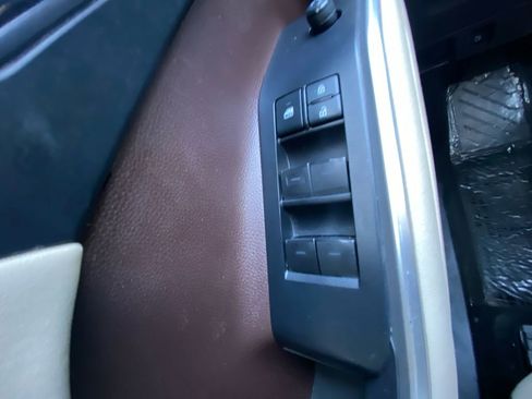 Used 2022 Toyota Highlander XLE image 12