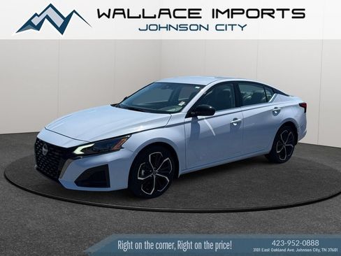 Used 2024 Nissan Altima 2.5 SR AWD/4WD image 2
