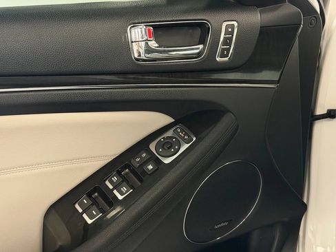 Used 2016 Kia Cadenza Limited FWD image 9
