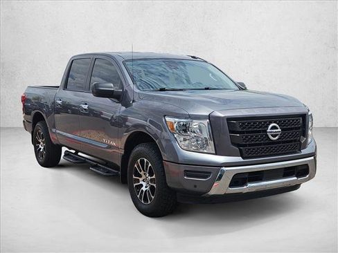 Used 2021 Nissan Titan SV w/ SV Convenience Package RWD image 3