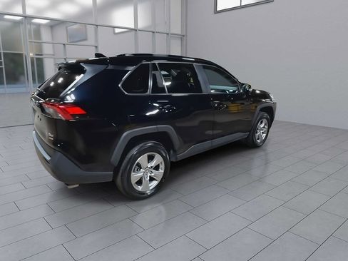 Used 2025 Toyota RAV4 XLE AWD/4WD image 8