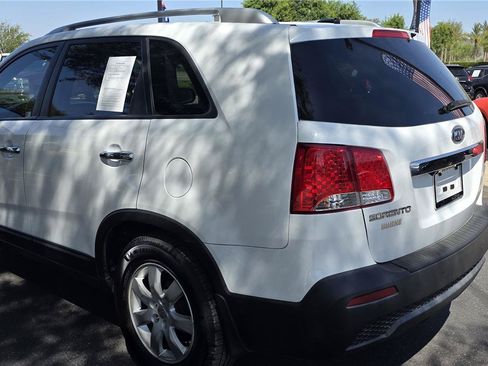 Used 2013 Kia Sorento LX w/ Convenience Pkg FWD image 7