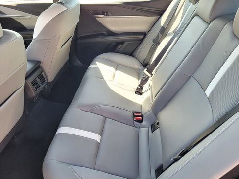 Used 2025 Toyota Camry SE AWD/4WD image 8
