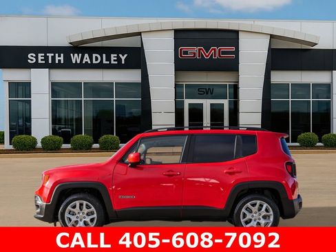 Used 2017 Jeep Renegade Latitude FWD image 4