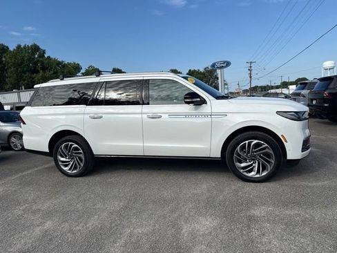 Used 2025 Lincoln Navigator L Reserve AWD/4WD image 19