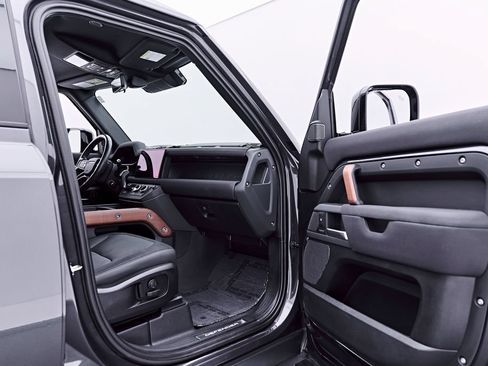 Used 2023 Land Rover Defender 110 X AWD/4WD image 36