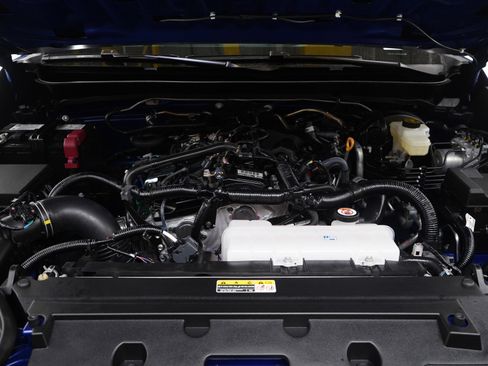 Used 2025 Toyota Tacoma SR5 image 29