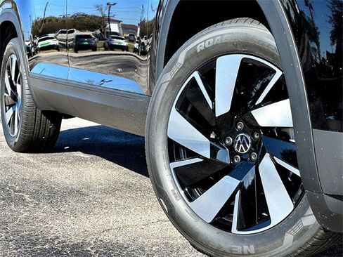 New 2026 Volkswagen Atlas Cross Sport SE image 2