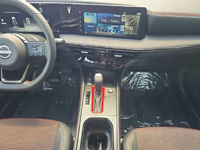 Used 2025 Nissan Kicks SR FWD image 13