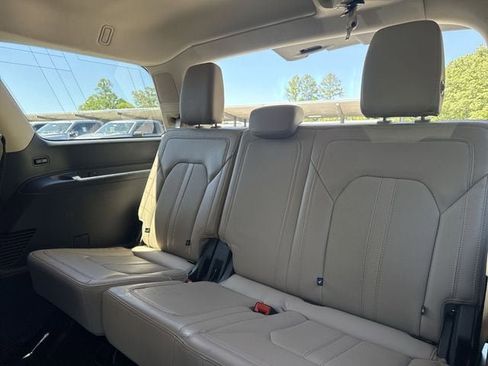Used 2024 Ford Expedition Limited AWD/4WD image 24