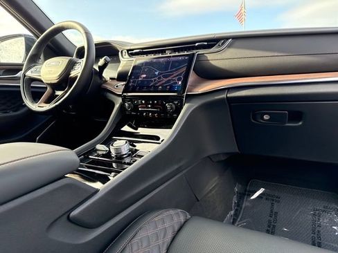 New 2025 Jeep Grand Cherokee L Summit image 10