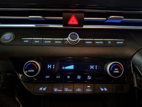 Certified 2023 Hyundai Elantra Limited image 34