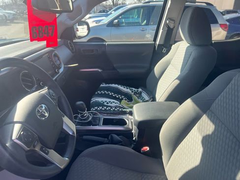 Used 2022 Toyota Tacoma SR5 image 7