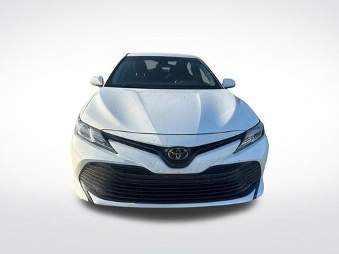 Used 2018 Toyota Camry LE FWD image 13