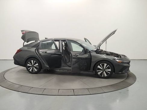 Used 2024 Hyundai Elantra SEL FWD image 17