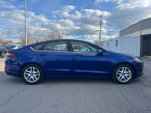 Used 2015 Ford Fusion SE FWD image 3