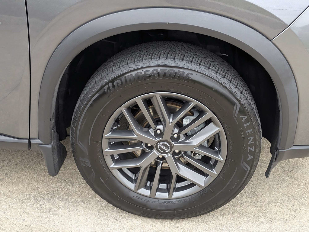 Used 2025 Nissan Rogue S FWD image 12