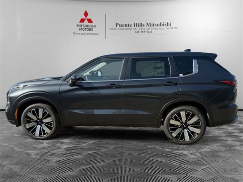 New 2026 Mitsubishi Outlander SE image 8