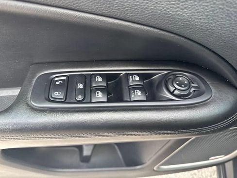 Used 2019 Jeep Compass Latitude FWD image 32