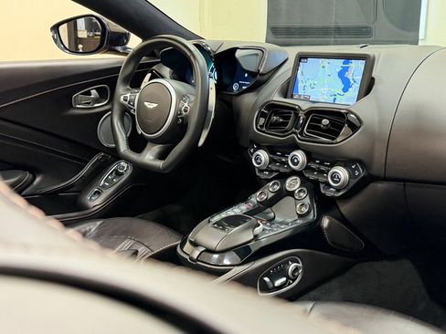 Used 2021 Aston Martin V8 Vantage Roadster image 36