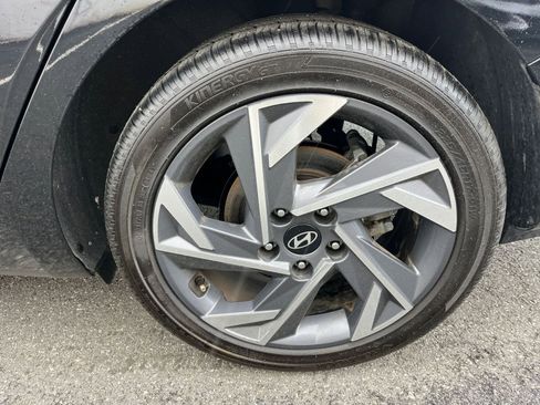 Used 2025 Hyundai Elantra SEL FWD image 31