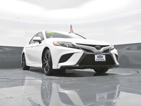 Used 2020 Toyota Camry SE FWD image 34