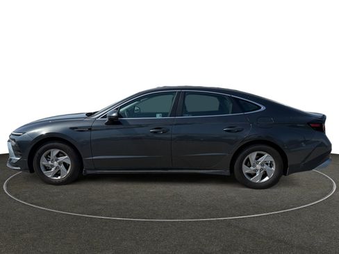 Used 2025 Hyundai Sonata SE image 2