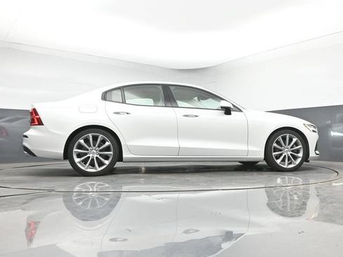 Used 2021 Volvo S60 T5 Momentum w/ Premium Package FWD image 17