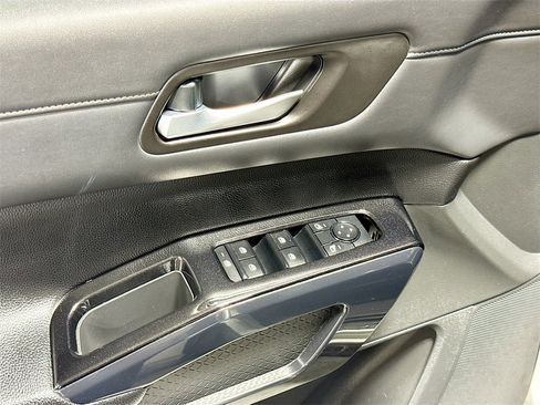 Used 2022 Nissan Pathfinder SV image 26