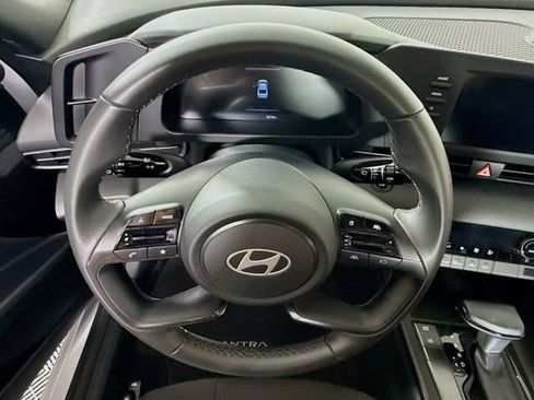 Used 2025 Hyundai Elantra Sport FWD image 13