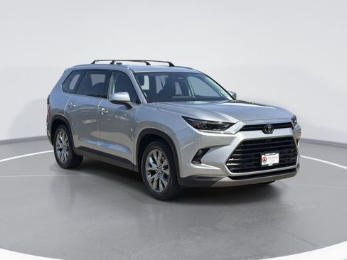 Used 2024 Toyota Grand Highlander Limited image 1