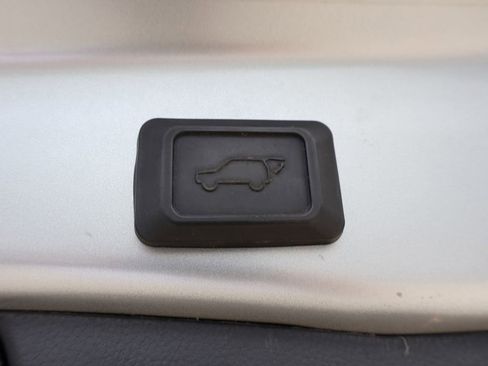 Used 2023 Toyota RAV4 XLE w/ Convenience Package AWD/4WD image 16