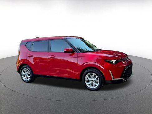 Used 2025 Kia Soul LX w/ LX Technology Package FWD image 2