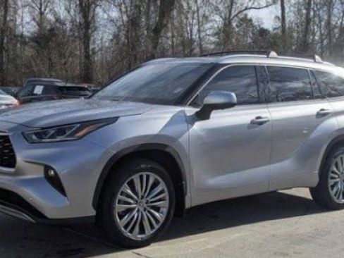 Used 2023 Toyota Highlander Platinum image 16