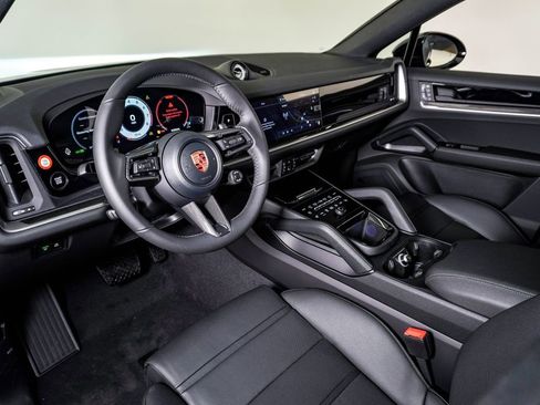 New 2026 Porsche Cayenne Coupe image 4