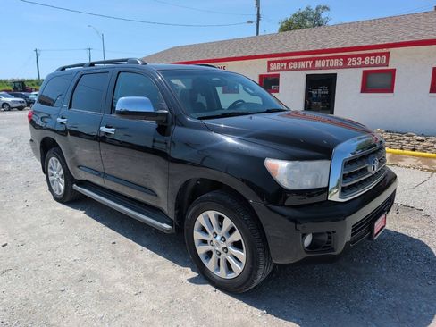 Used 2017 Toyota Sequoia Platinum AWD/4WD image 1