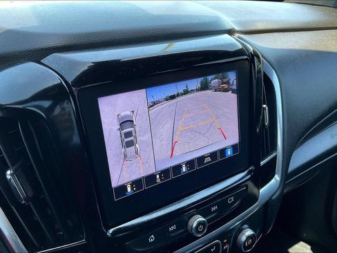 Used 2022 Chevrolet Traverse LT FWD image 14