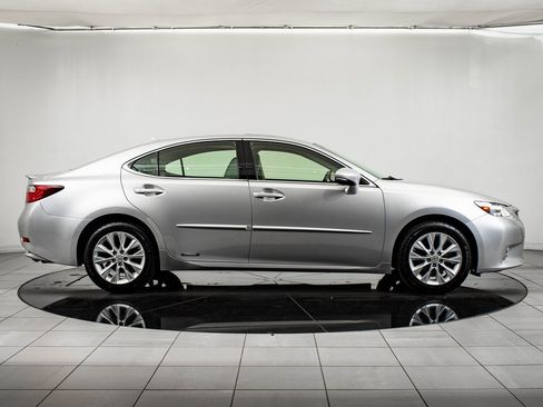 Used 2013 Lexus ES 300h image 11
