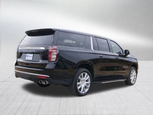 Used 2024 Chevrolet Suburban High Country image 3